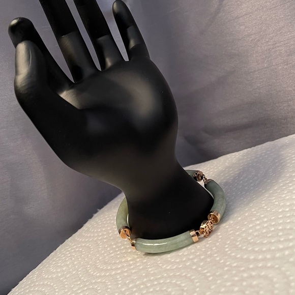 14k Solid Gold and Green Jade Bracelet - Picture 12 of 15